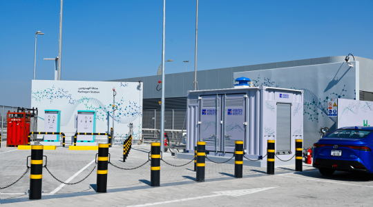 Hydrogen refueling station with high-pressure systems